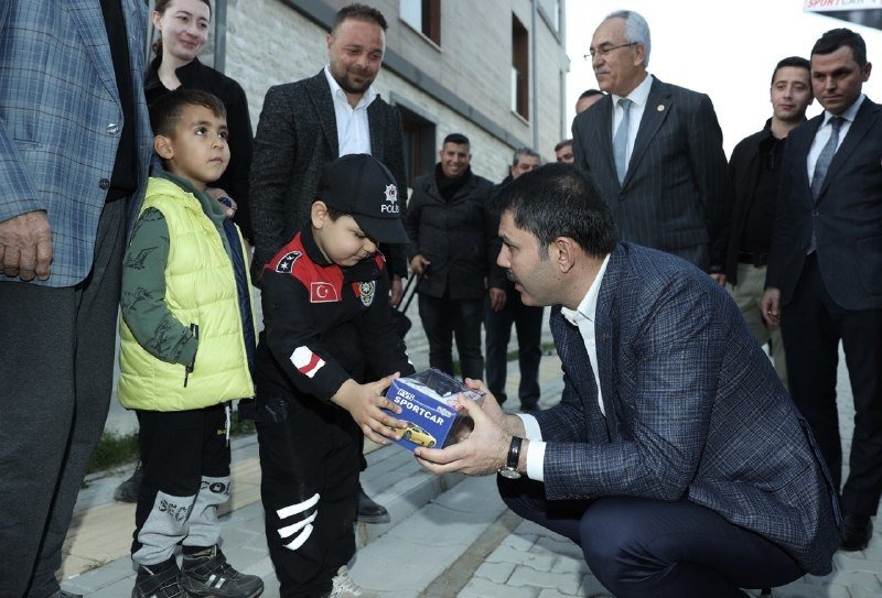 Bakan Kurum, Manavgat’ta Afetzedelerin Evine Konuk Oldu