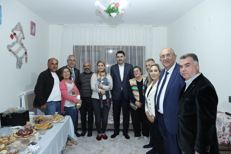 Bakan Kurum, Manavgat’ta Afetzedelerin Evine Konuk Oldu