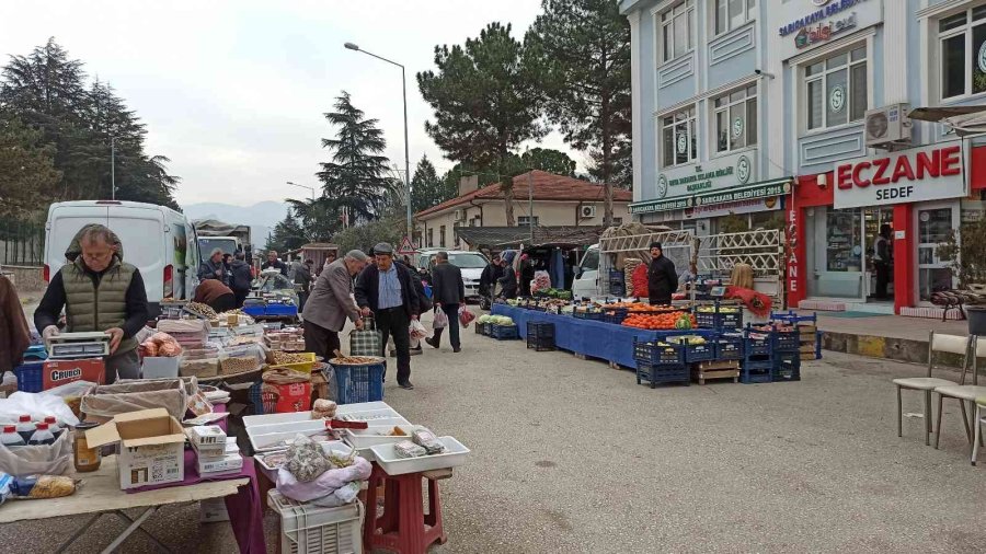 Sarıcakaya Pazarında Organik Ürünler Halkın Beğenisine Sunuluyor