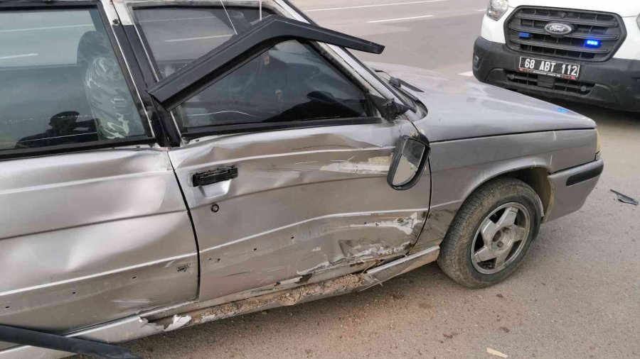 Aksaray’da Otomobil İle Motosiklet Çarpıştı: 2 Yaralı