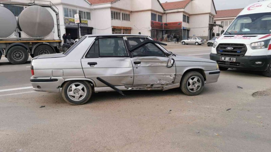 Aksaray’da Otomobil İle Motosiklet Çarpıştı: 2 Yaralı