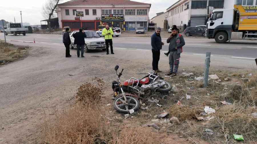 Aksaray’da Otomobil İle Motosiklet Çarpıştı: 2 Yaralı