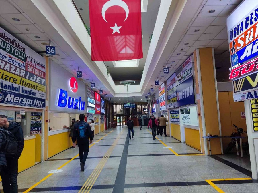 Eskişehir Terminali’nde ’sibirya’ Soğuğu, Çalışanlar Mont, Bere, Atkı Ve Eldiven Takıyor
