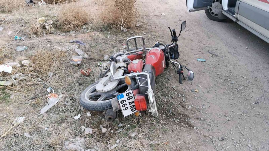 Aksaray’da Otomobil İle Motosiklet Çarpıştı: 2 Yaralı