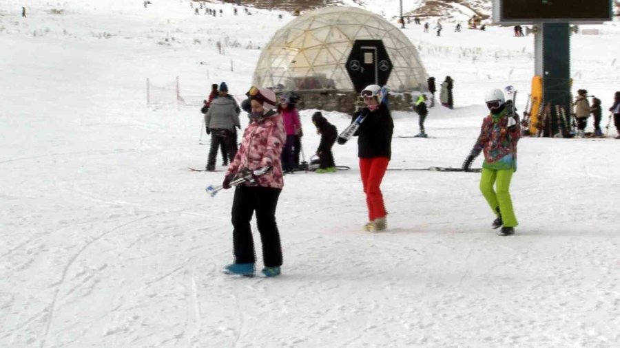 Erciyes Hafta Sonu Turist Akınına Uğradı