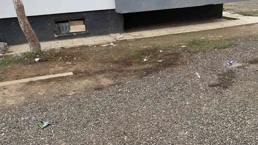 Baca Temizlemek İçin Çıktığı Çatıdan Düşen Kişi Hayatını Kaybetti