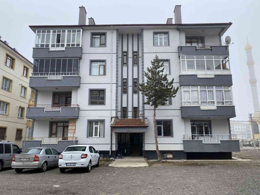 Baca Temizlemek İçin Çıktığı Çatıdan Düşen Kişi Hayatını Kaybetti