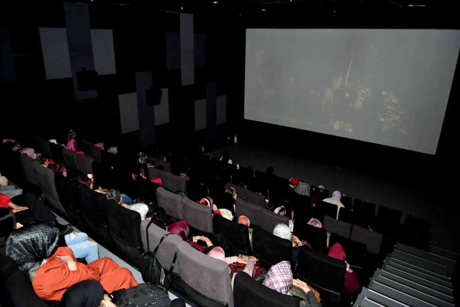 İlk Kez Sinemada Film İzlediler
