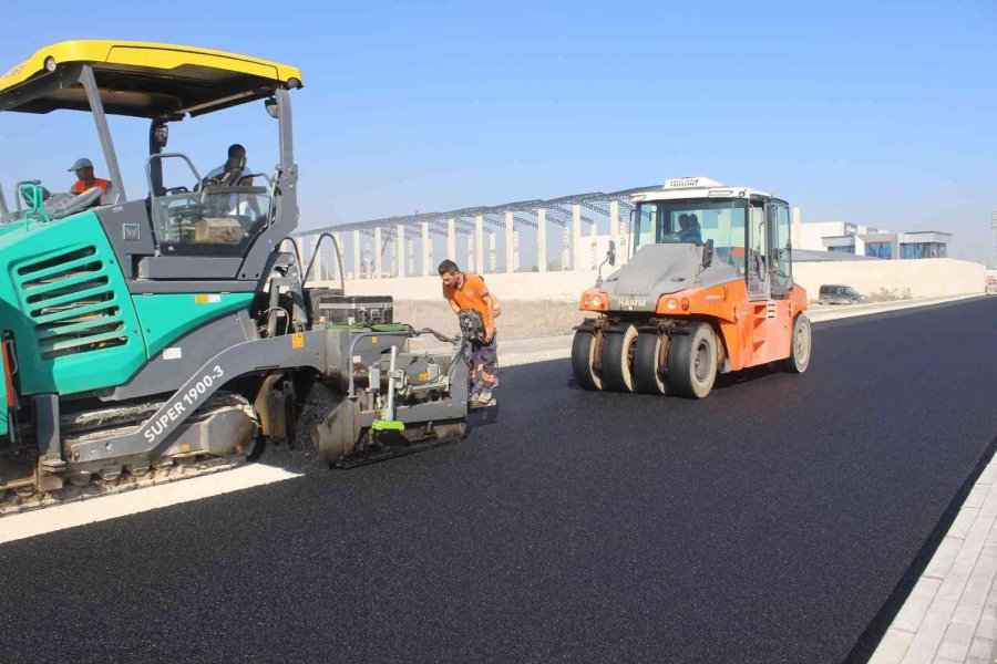 Büyükşehir Yol Çalışmalarını Sürdürüyor