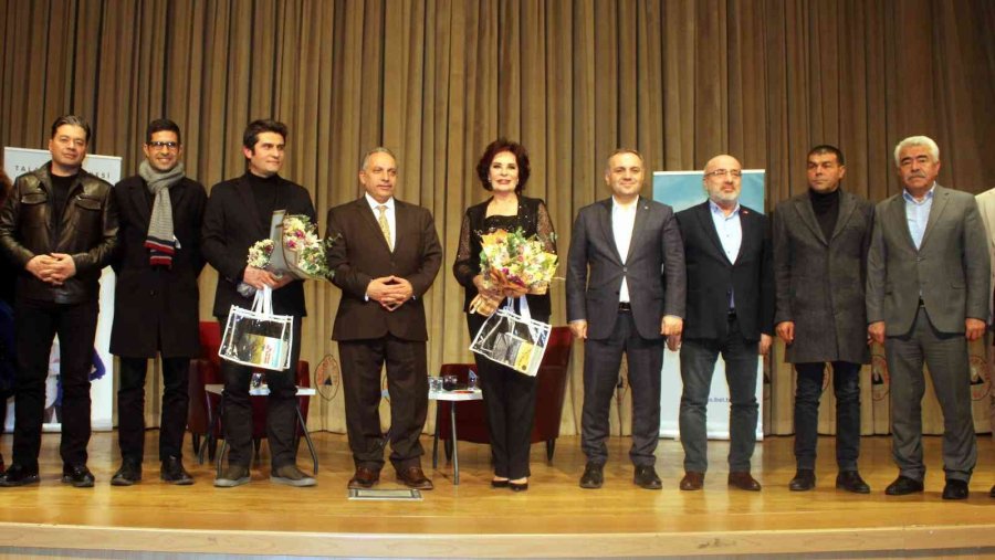 Usta Sanatçı Hülya Koçyiğit Türk Sinemasını Konuştu