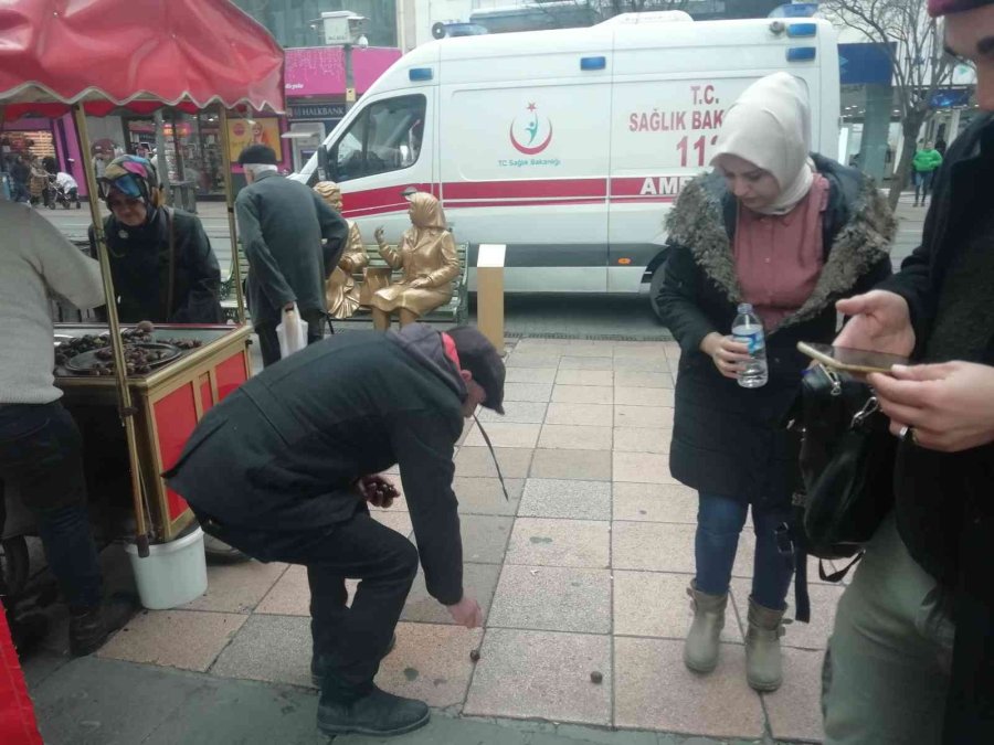 Epilepsi Krizi Geçiren Zihinsel Özürlü Kestanecinin Yardımına Koştular