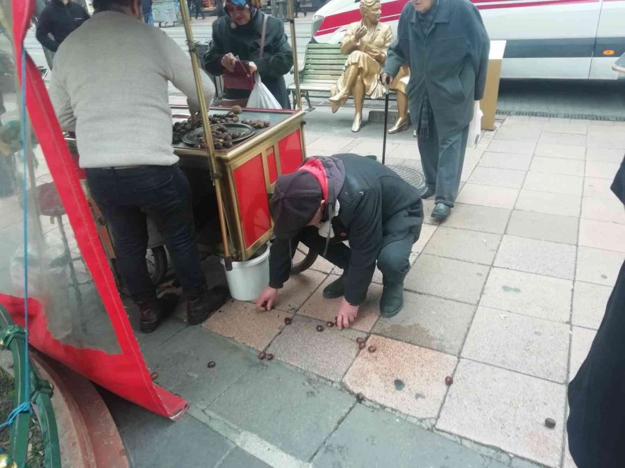 Epilepsi Krizi Geçiren Zihinsel Özürlü Kestanecinin Yardımına Koştular