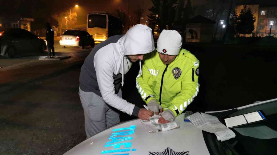 Alkollü Araç Kullanırken Yakalandı, Polise Talimat Verip Polisten Şikayetçi Oldu