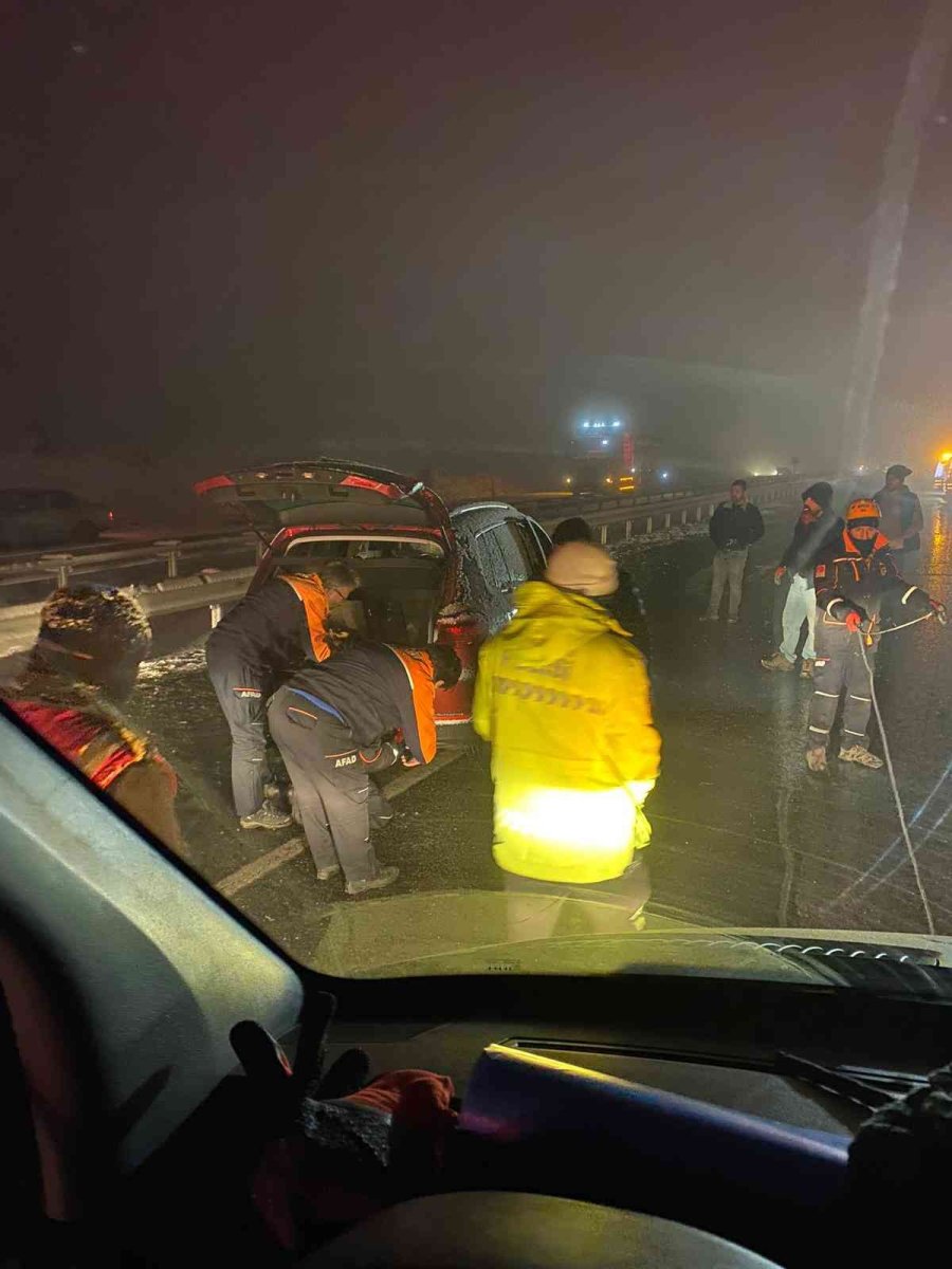 Eskişehir-kütahya Karayolunda Zincirleme Trafik Kazaları: 4’ü Ağır 17 Yaralı