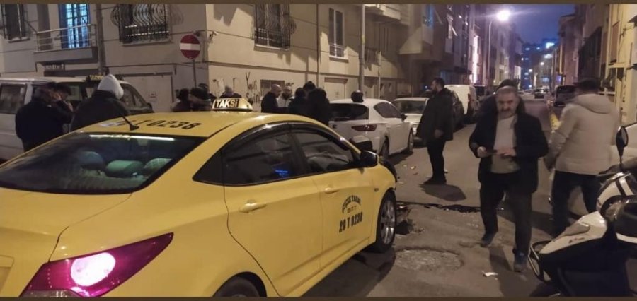Ticari Taksiyle Çarpışan Motosikletin Sürücüsü Yaralandı