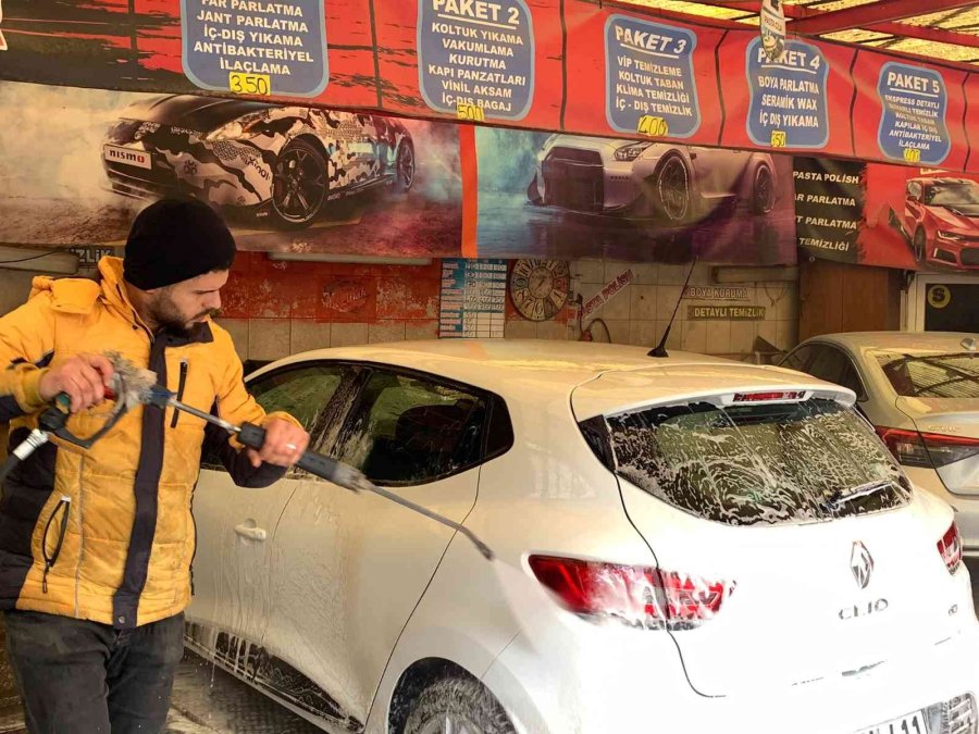 Soğuk Bir Yandan, Atan Maliyetler Bir Yandan