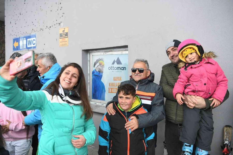 Başkan Büyükkılıç, Yerli Ve Yabancı Turistlerle Erciyes’te Buluştu