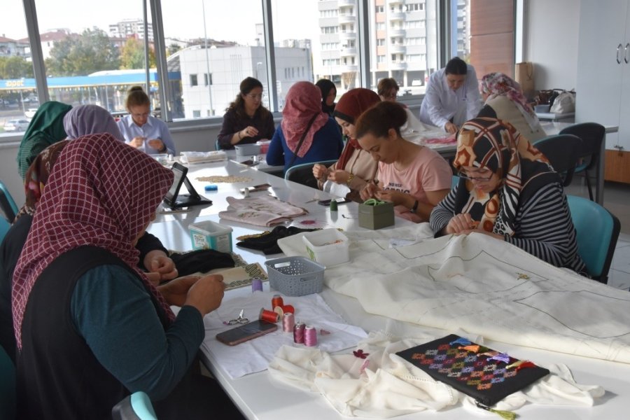 Kocasinan Akademi, 71 Branşta 47 Bin 651 Kişiye Eğitim Verdi