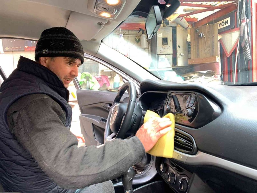 Soğuk Bir Yandan, Atan Maliyetler Bir Yandan