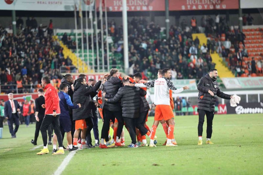 Spor Toto Süper Lig: Alanyaspor: 5 - Trabzonspor: 0 (maç Sonucu)