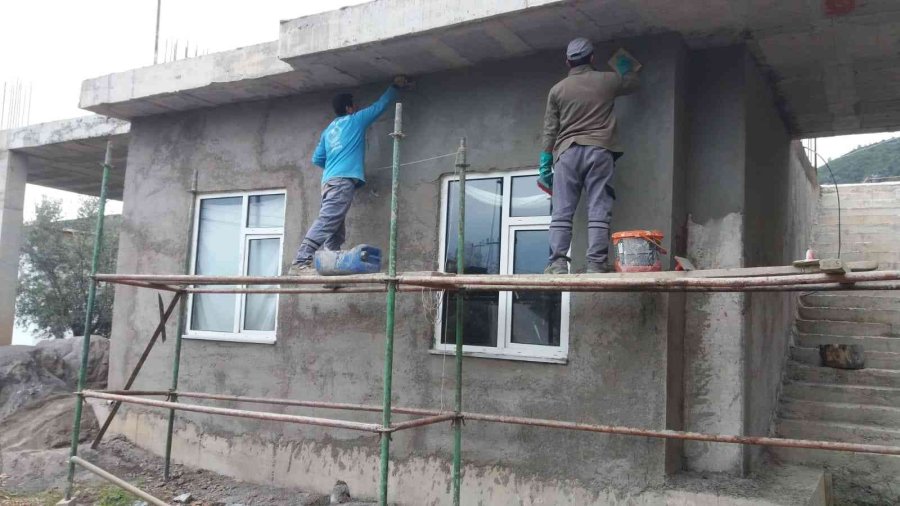 Elikesik’te Engelli Vatandaşın Evine Belediye Eli