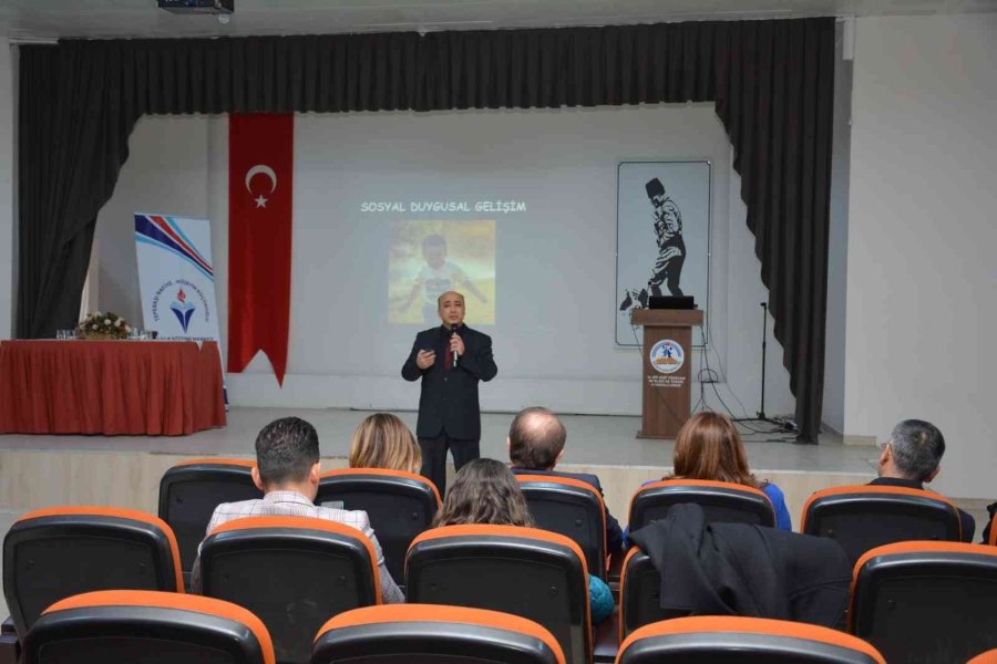 Eskişehir’deki Muhtarlara Eğitimler Verilmeye Başlandı