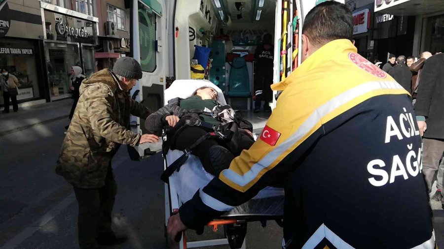 Karaman’da Bıçaklı Saldırıya Uğrayan Anne Ve Oğlu Ağır Yaralandı