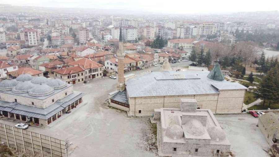 Konya’daki Tarihi Eşrefoğlu Camisi’ni 6 Ayda 157 Bin Kişi Ziyaret Etti