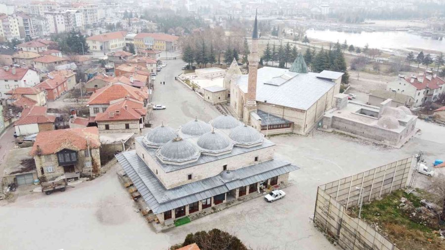 Konya’daki Tarihi Eşrefoğlu Camisi’ni 6 Ayda 157 Bin Kişi Ziyaret Etti