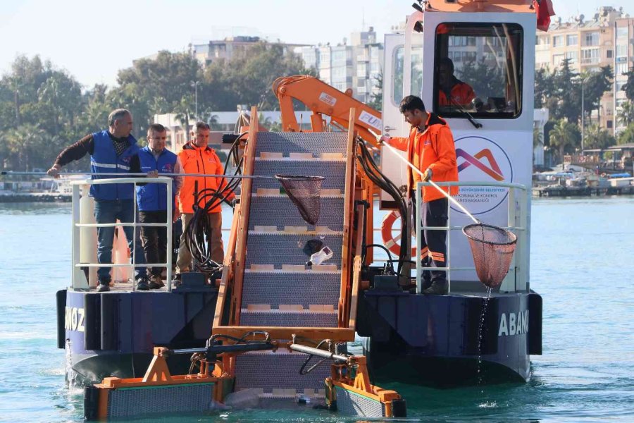 Akdeniz’in İki Noktasından 20 Kamyon Çöp Çıktı