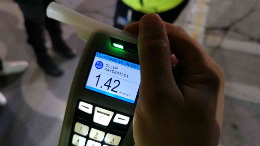 Ehliyetsiz Ve Alkollü Sürücünün Polislere Söylediği Sözler Pes Dedirtti