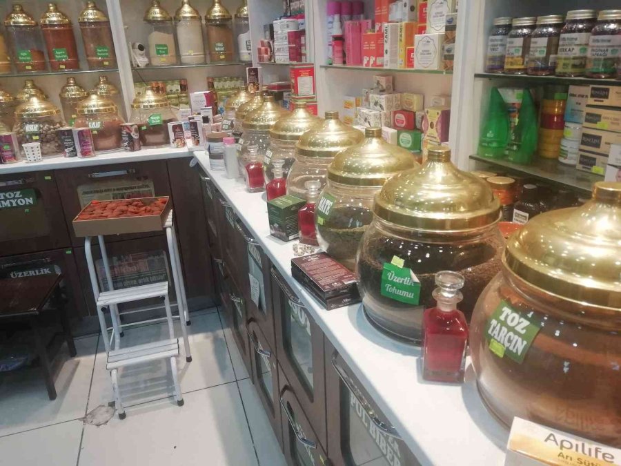 Çoğalan Hastalıklar İşlerini Arttırdı, Ama Bu Durumdan Memnun Değil