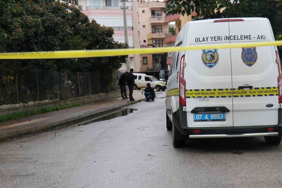 Aracıyla Seyir Halindeyken Husumetlileri Tarafından Silahla Yaralandı