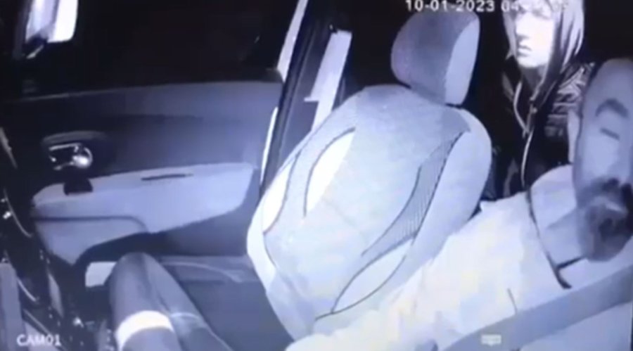 Müşteri Gibi Bindiği Takside Sürücüye Kaldırım Taşı İle Dehşeti Yaşattı