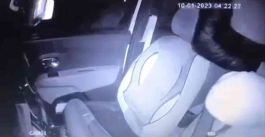 Müşteri Gibi Bindiği Takside Sürücüye Kaldırım Taşı İle Dehşeti Yaşattı