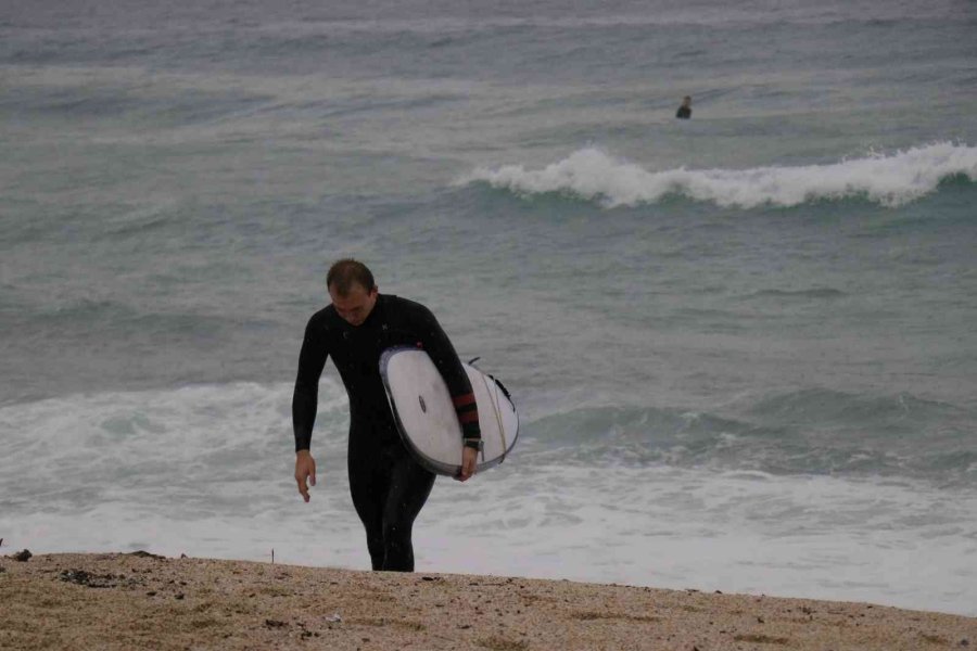 Dalgalar İstenilen Boyuta Ulaşmayınca Şampiyonanın Yeri Değişti