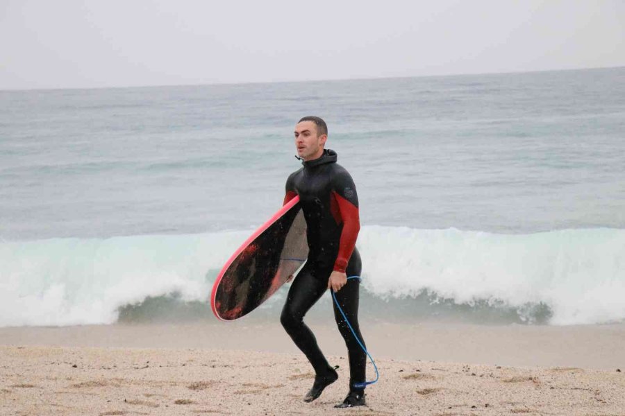 Dalgalar İstenilen Boyuta Ulaşmayınca Şampiyonanın Yeri Değişti