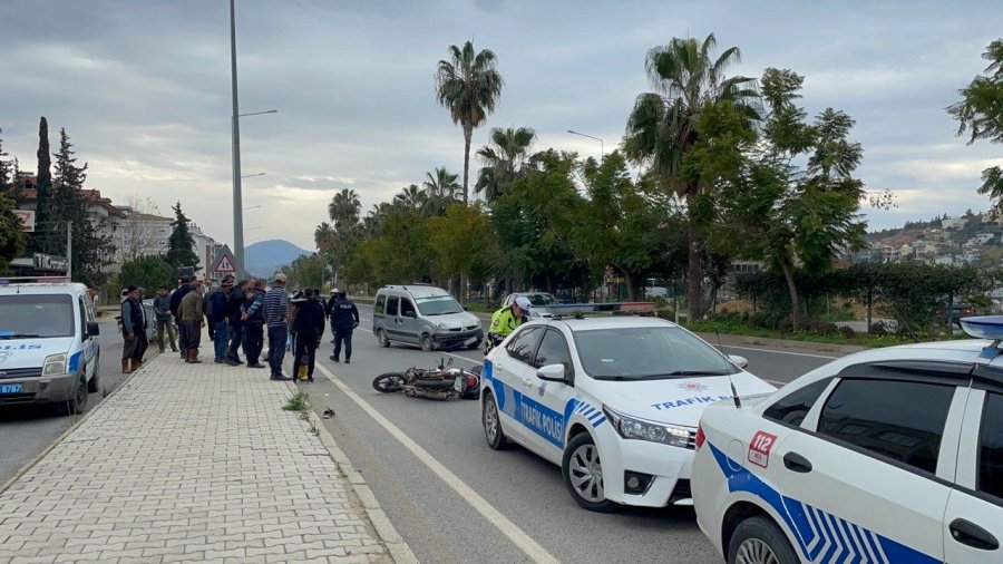 Gazipaşa’da Otomobilin Motosiklete Çarptığı Kazada 2 Kişi Yaralandı