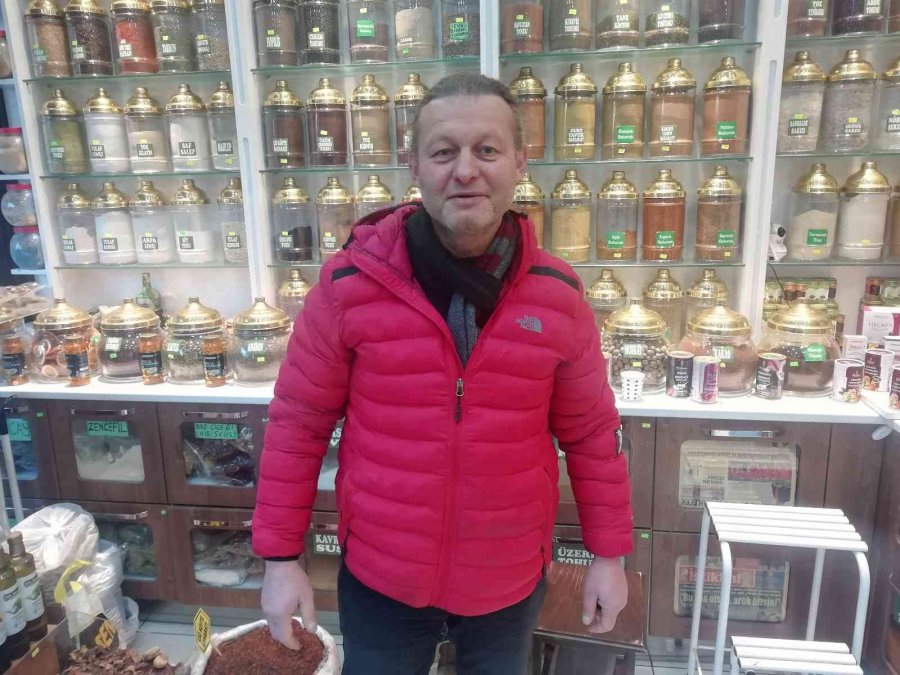 Çoğalan Hastalıklar İşlerini Arttırdı, Ama Bu Durumdan Memnun Değil