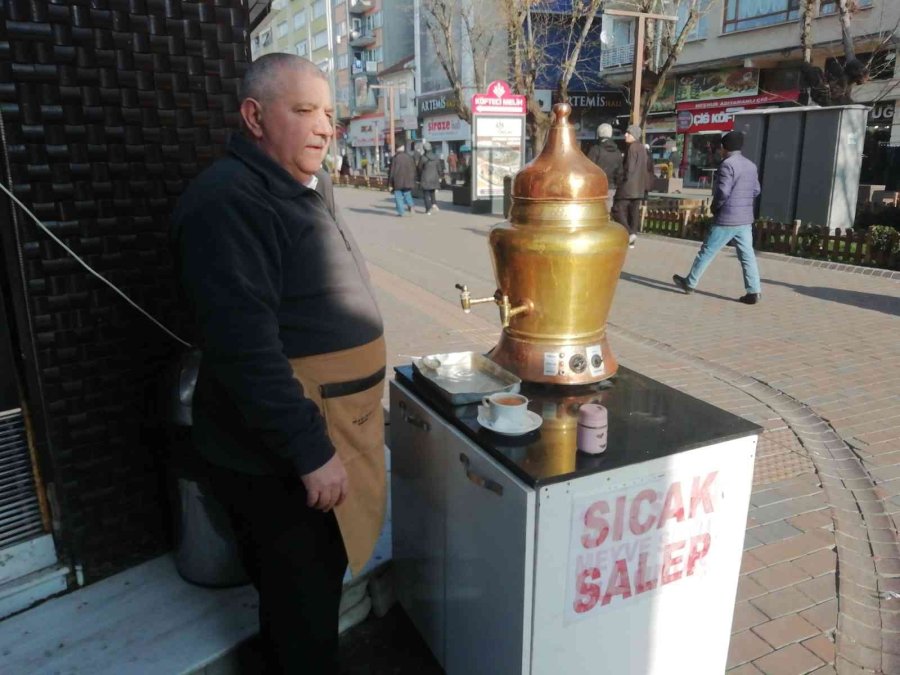 Soğuk Havalarda Sıcacık Salep İçleri Isıtıyor