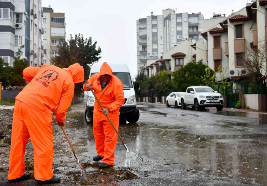 Muratpaşa’da 50 Kişilik Ekipe Rögar Mesaisi