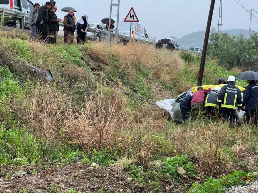 Yağış Nedeniyle Kayganlaşan Yol Kazaya Neden Oldu: 1’i Ağır 5 Kişi Yaralı