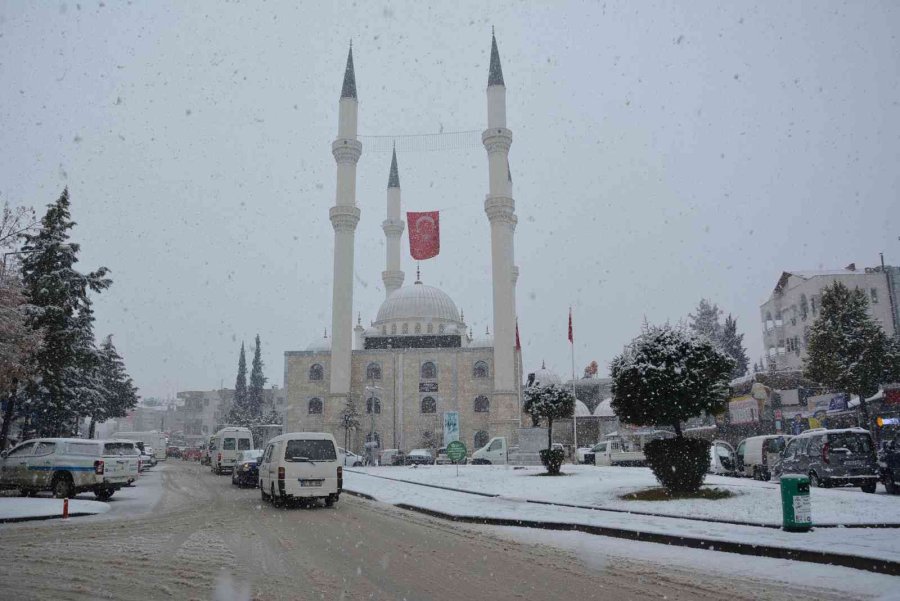 Antalya’nın Korkuteli İlçesi Beyaz Gelinliğini Giydi