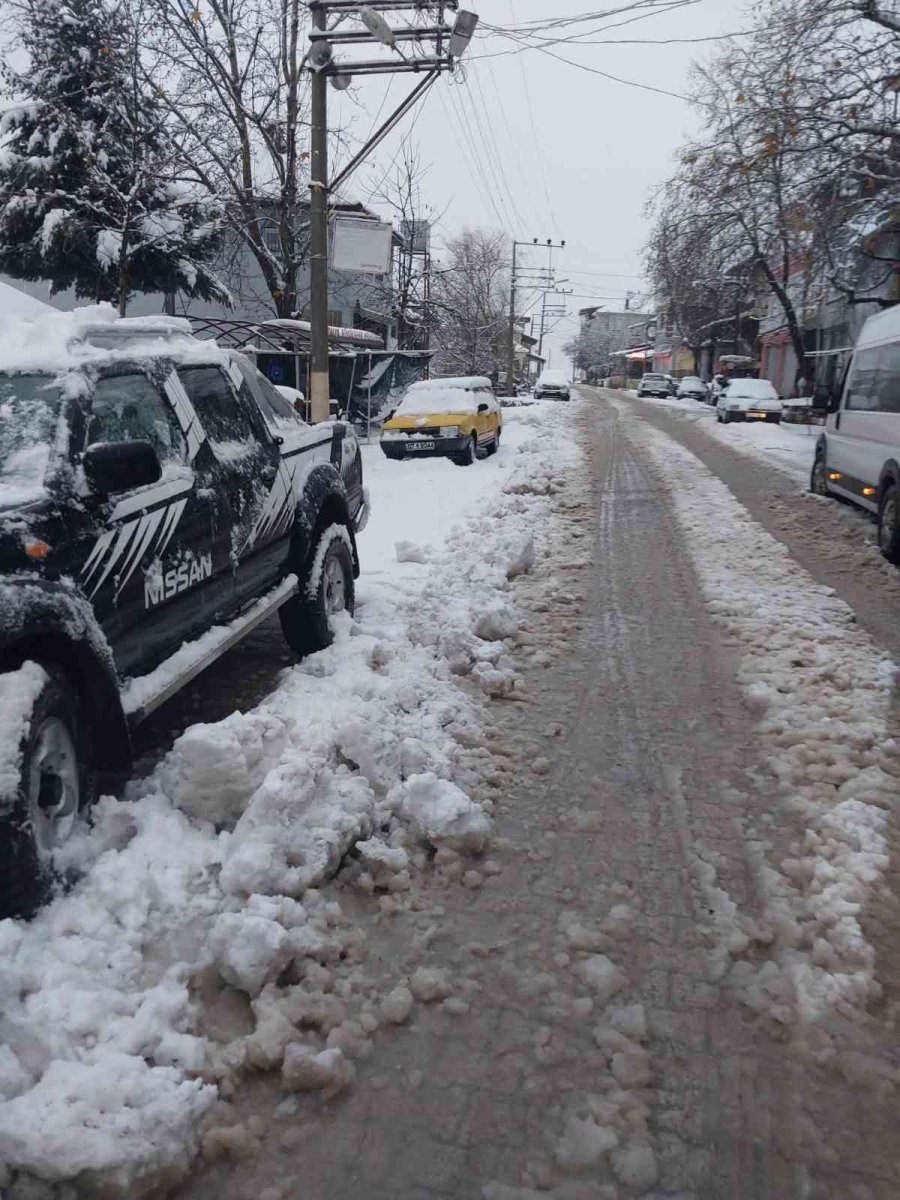 Torosların Eteğine Düşen Kar, Yayla Sakinlerini Sevindirdi