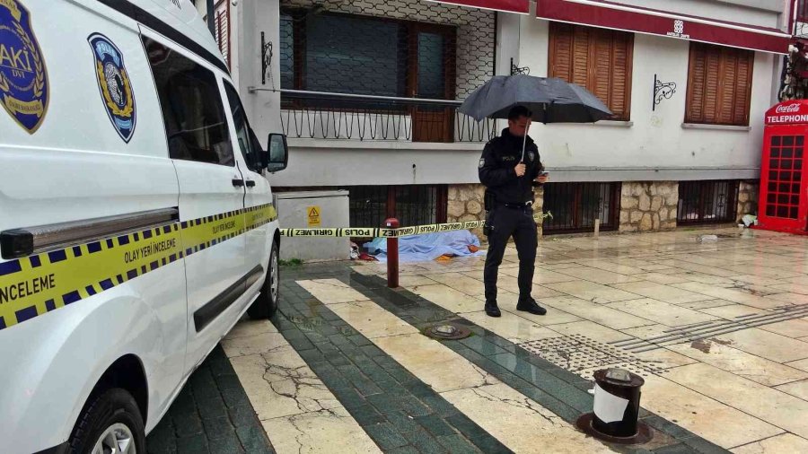 4 Dakikada Olay Yerine Giden Polis Kamera Kayıtlarını İnceleyince Üzüntü Yaşadı