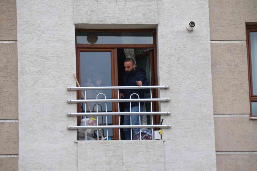 Pencereden Düşerek Hayatını Kaybeden Kadınla İlgili Olay Yerinde Keşif Yapıldı