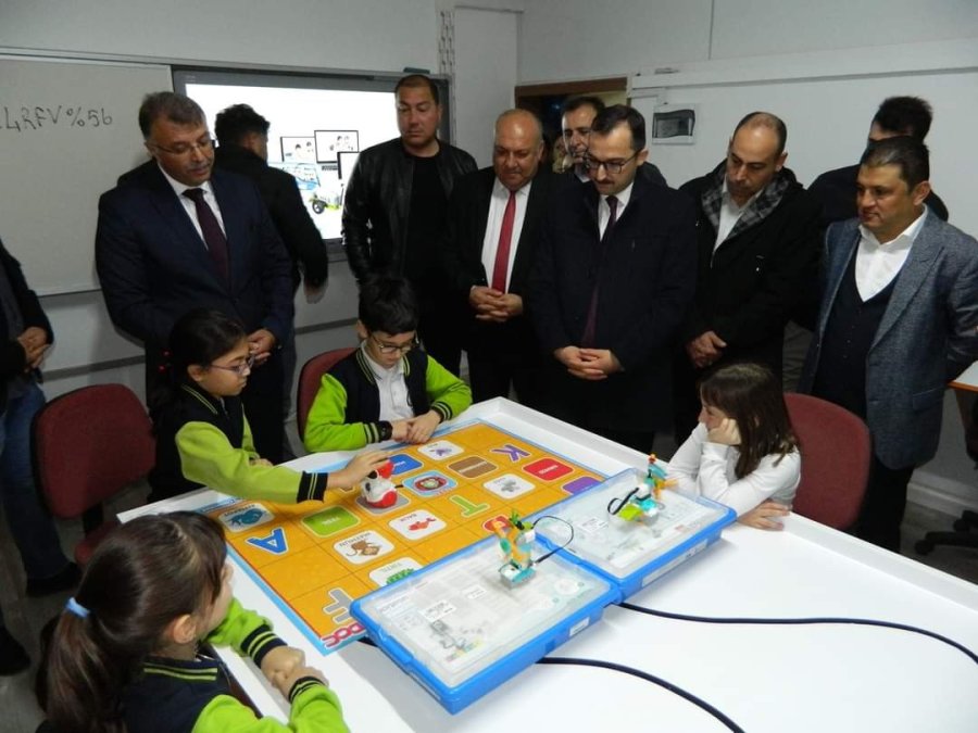 Mersin Cumhuriyet Başsavcısı Öztoprak, Silifke’de Robotik Kodlama Sınıfının Açılışını Yaptı