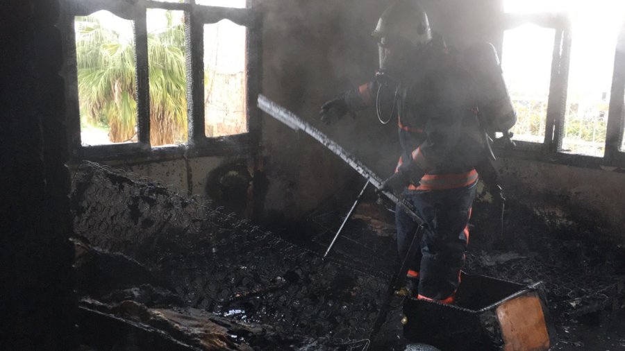 Sobadan Kaynaklı Yangın Çıktı, 2 Kadın Dumandan Etkilendi