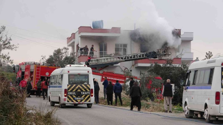 Sobadan Kaynaklı Yangın Çıktı, 2 Kadın Dumandan Etkilendi