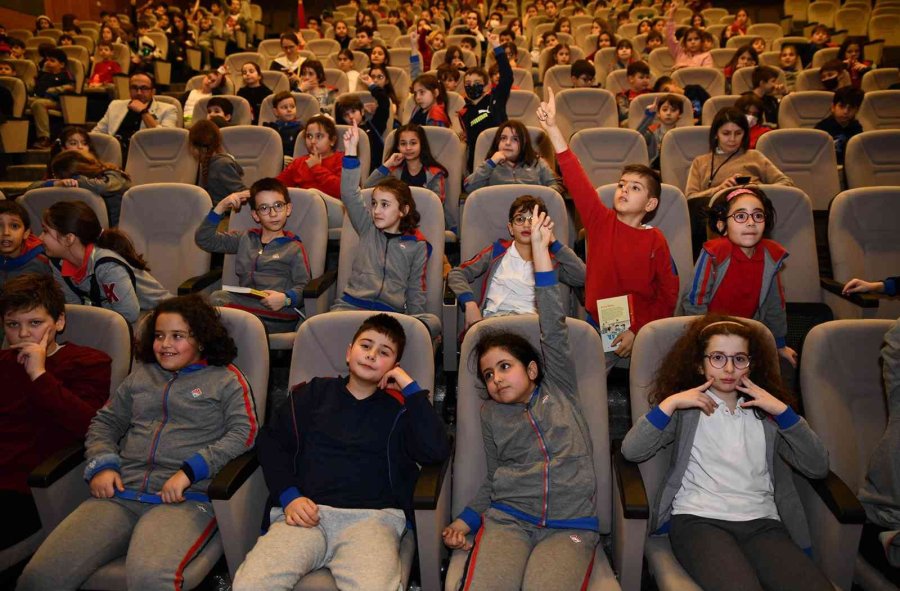 Öğrencilere Hayvan Sevgisi Aşılanıyor